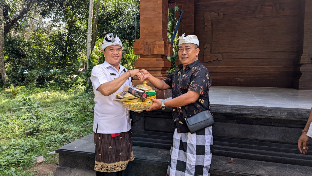 Upacara Melaspas Bale Pesandekan dan Tembok Penyengker Lapangan Setra Gede Desa Adat Abiansemal Berjalan Hikmat
